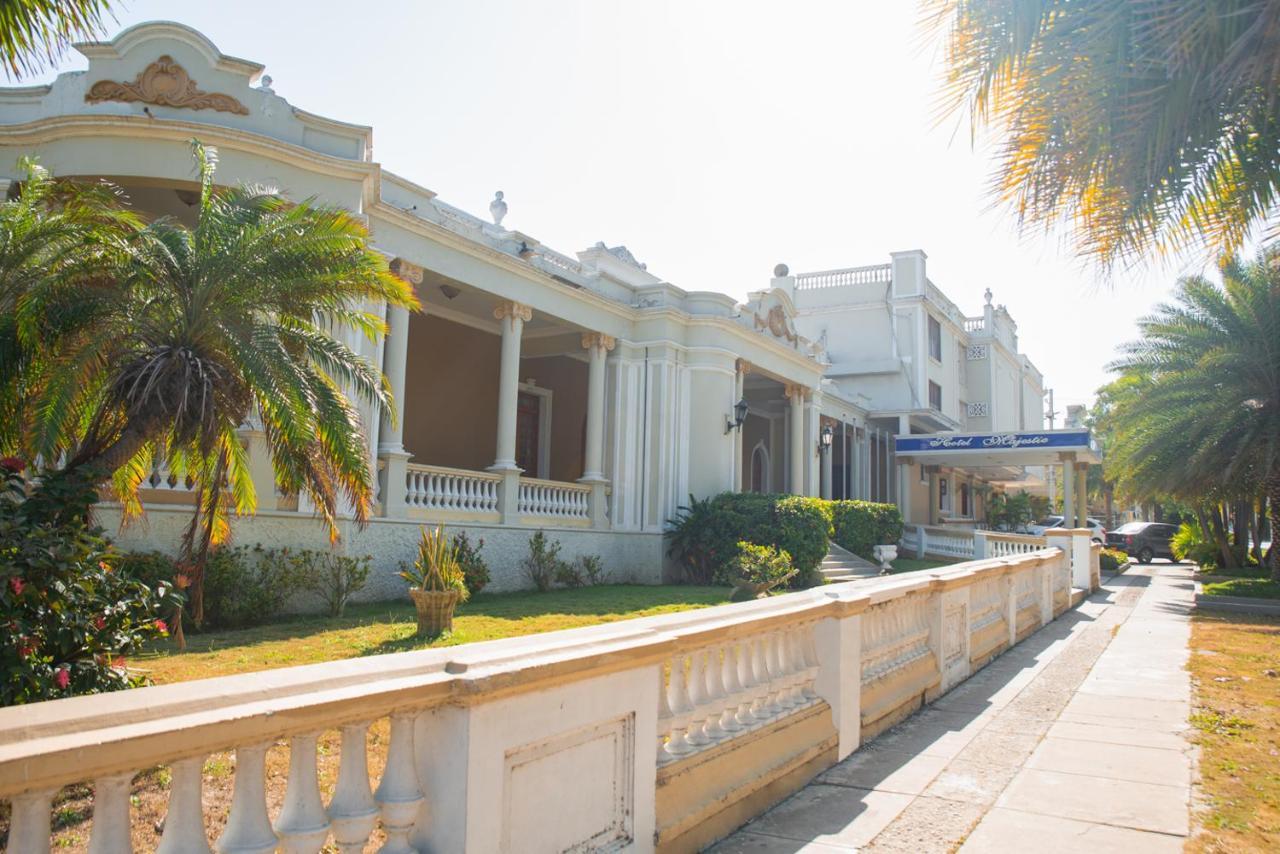 Hotel Majestic บาร์รังกีญา ภายนอก รูปภาพ