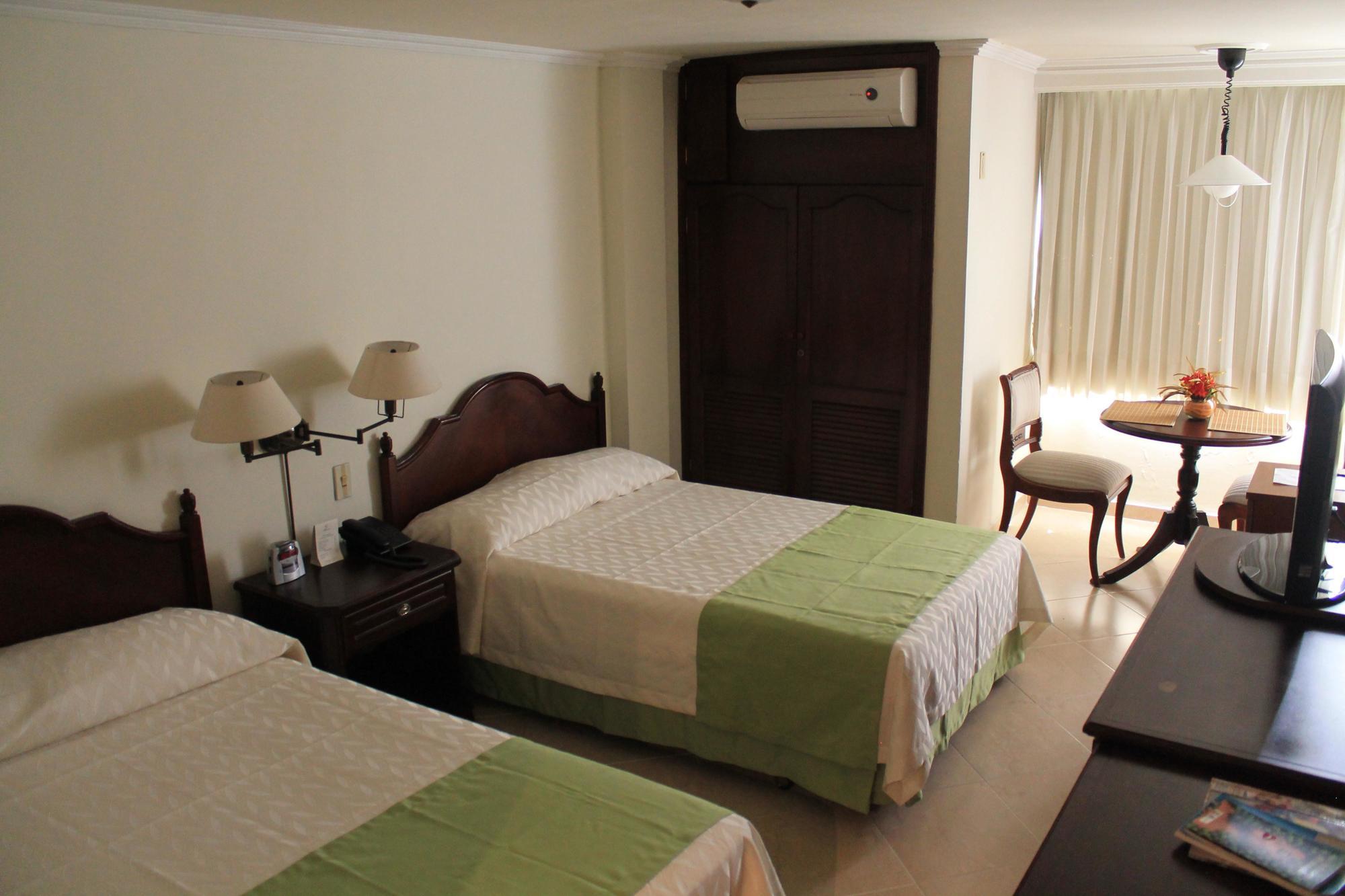 Hotel Majestic บาร์รังกีญา ภายนอก รูปภาพ