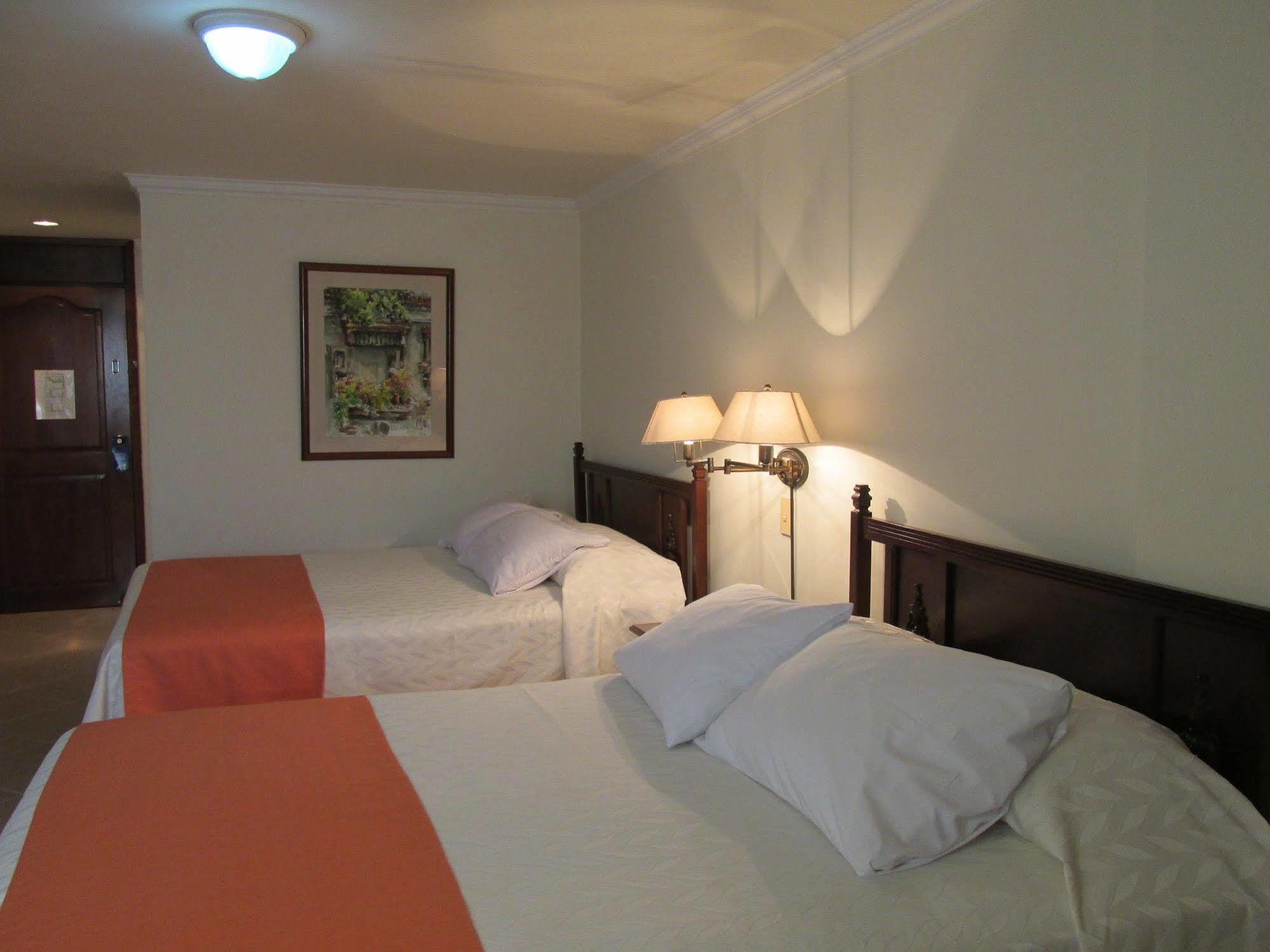 Hotel Majestic บาร์รังกีญา ภายนอก รูปภาพ